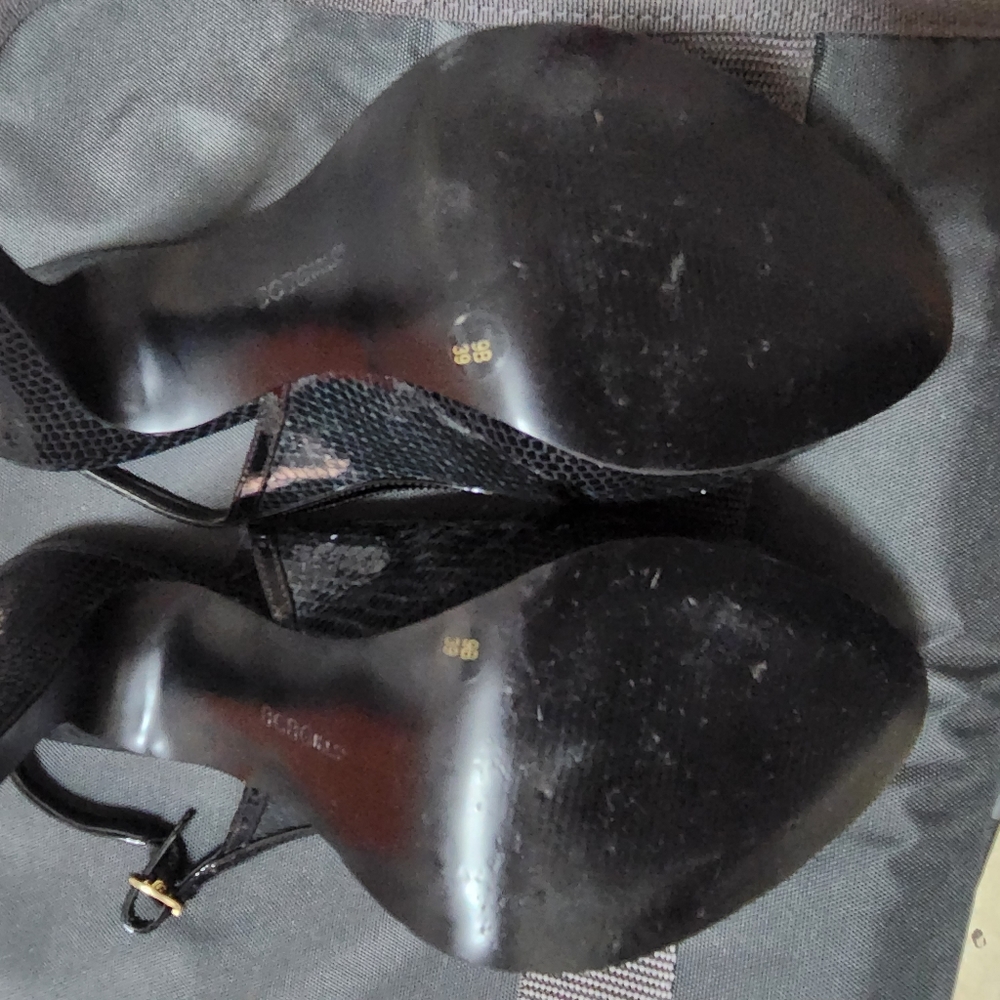 Shoe - Picture 3 of 3